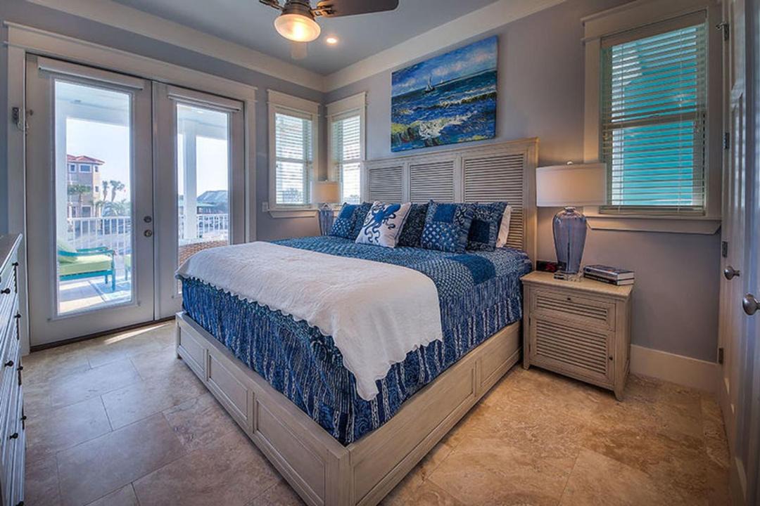 Photo of Bedroom in Crystal Shores