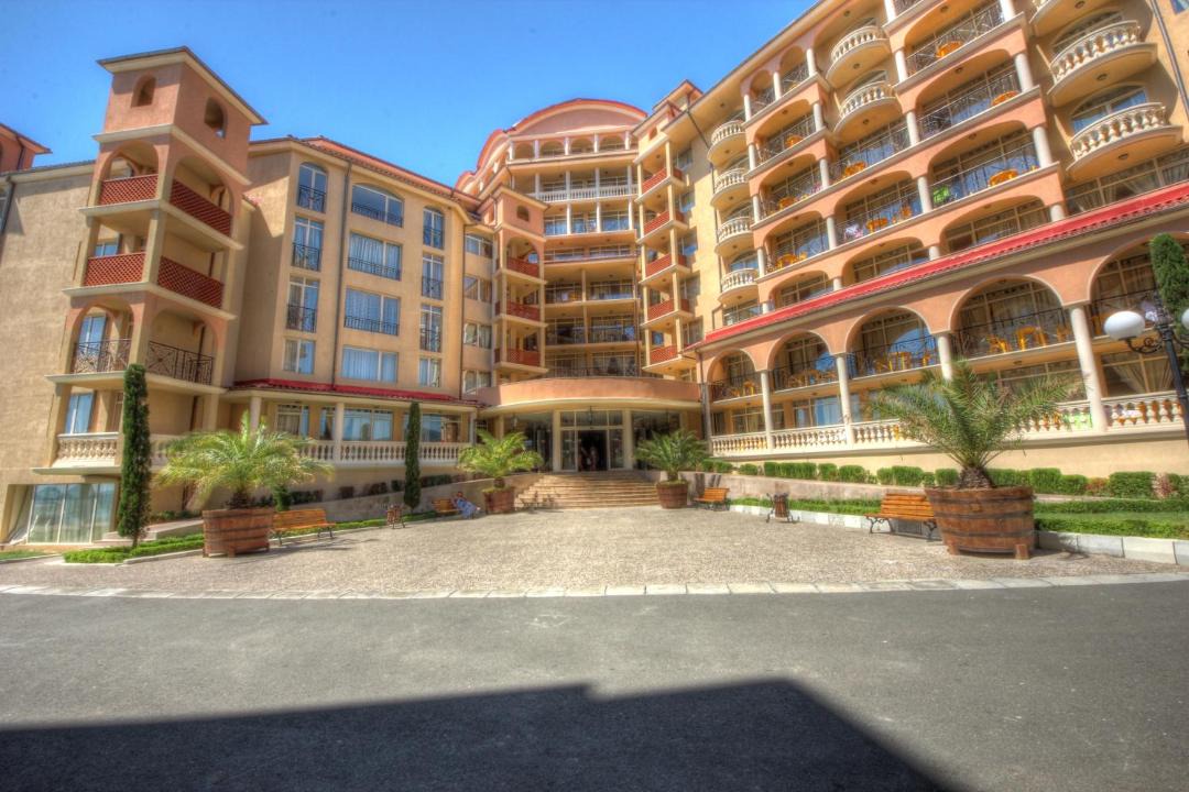 Photo of Buildings in Elenite