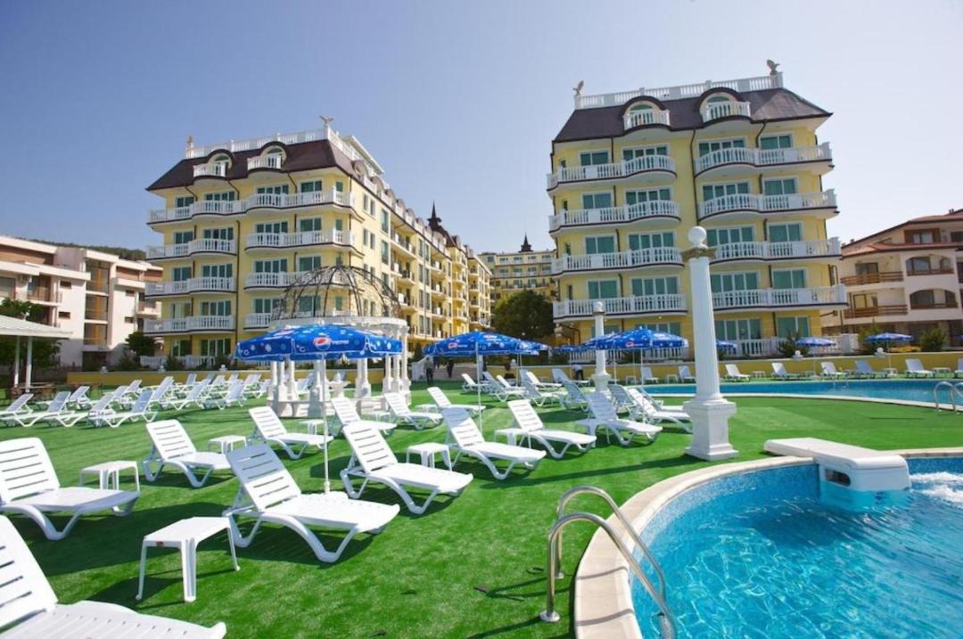 Photo of Outdoor in Elenite