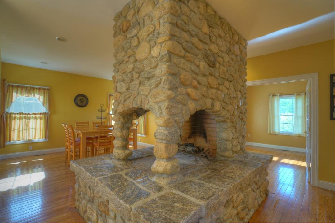 Photo of Livingroom in West Mystic