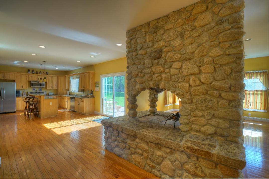 Photo of Livingroom in West Mystic