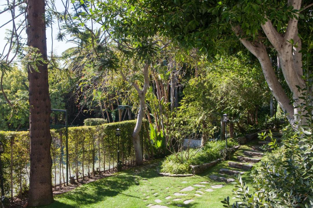 Photo of Others in Hollywood Hills West