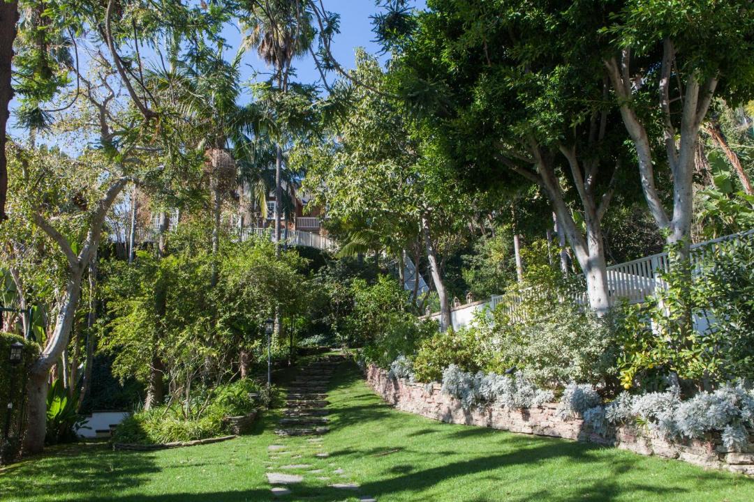 Photo of Others in Hollywood Hills West