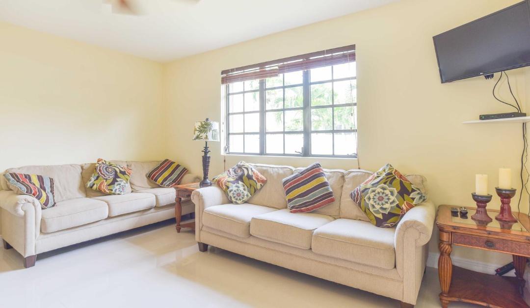 Photo of Livingroom in Seven Mile Beach
