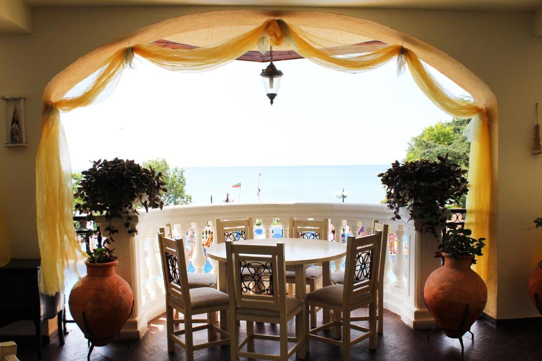 Photo of Patio Balcony in Elenite