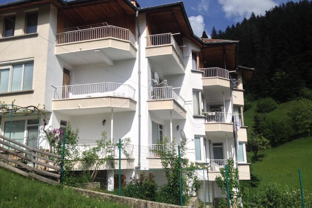 Photo of Buildings in Momchilovtsi