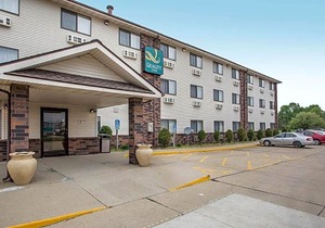 Days Inn & Suites by Wyndham Bloomington/Normal IL
