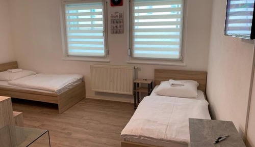 Room (7)