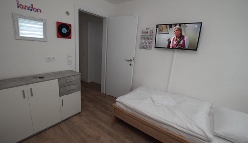 Room (4)