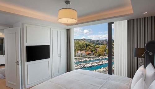 One-Bedroom Residence with Marina View