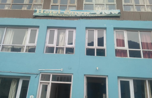 Laripora Hotel | New snow view resort