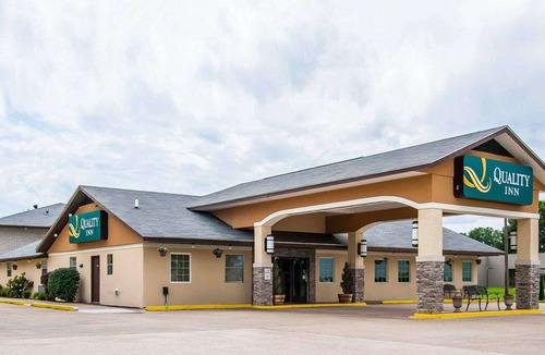 Cairo Hotel | Quality Inn Cairo I-57
