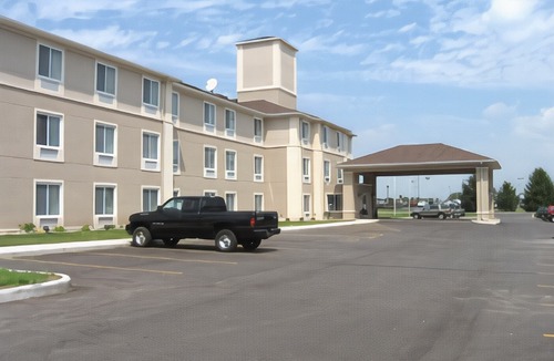 South Beloit Hotel | Best Western Legacy Inn & Suites Beloit/South Beloit