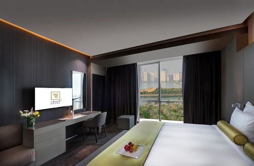 Al Majaz Hotel | 72 Hotel