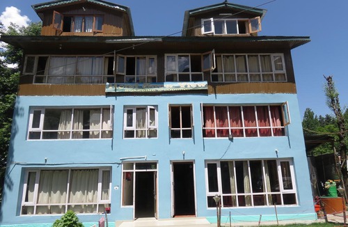 Laripora Hotel | New snow view resort