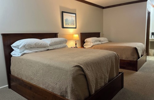 Arthur House | Charming hotel with WiFi and AC in peaceful Arthur