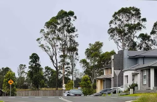 Leppington House | Leppington Two-Level 4Br near Village & Woolworthsn