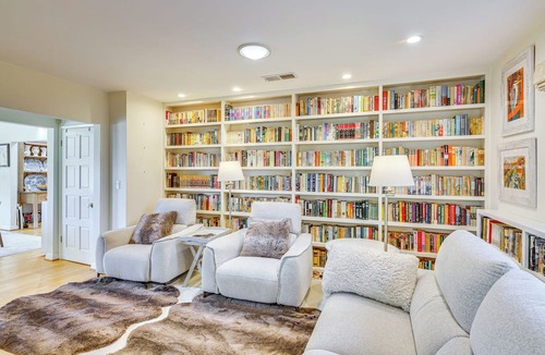 Sunset Park House | Vibrant Home w/ Patio - Near Santa Monica Pier!