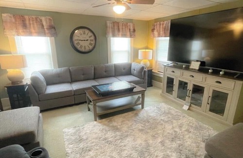 Williamsport Apartment | Beautiful 2nd Floor Cozy 2 Bedroom Unit with game room.