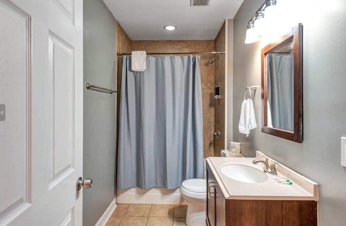 Southwest Garden House | Historic First Floor Tower Grove Unit with 4 queen beds STL 1W