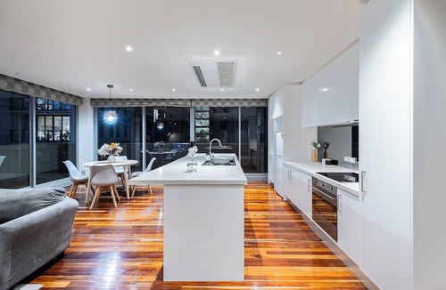 Doncaster Apartment | This apartment is a 2 bedroom(s), 2 bathrooms, located in Doncaster, VIC.