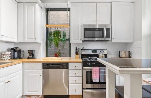 River North Apartment | Secret Gallery on the Park - 2bd/1ba + 1bd/1ba