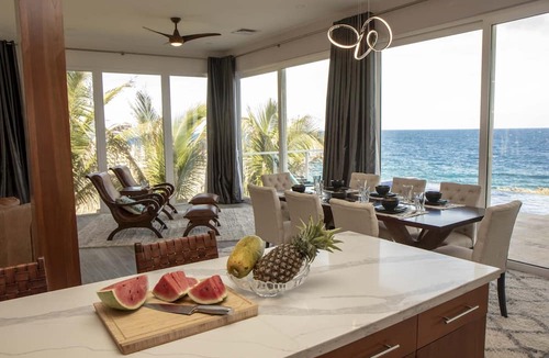 Bouvet Island House | Stunning Oceanfront 5 Bed House w/ Infinity Pool