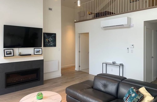 Owl's Head Ski Resort Condo | Ski-In/Ski-Out. Owl's Head New Penthouse - View on Mountain & Lake