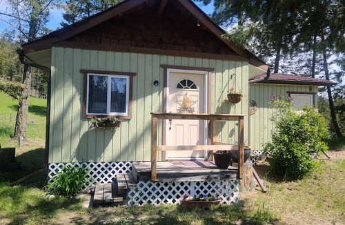 East Kootenay Cabin | Cozy, private, ranch cabin in the beautiful East Kootenay's