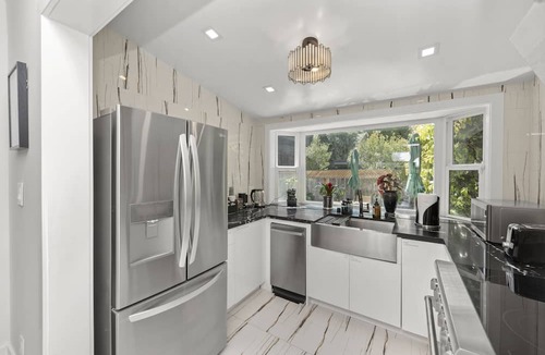 Allied Arts House | 2BR Home in Menlo Park Near Stanford University!