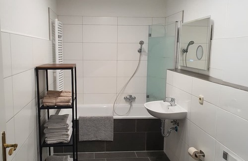 Outer Neustadt Apartment | 2.5 rooms: Quiet & exclusive