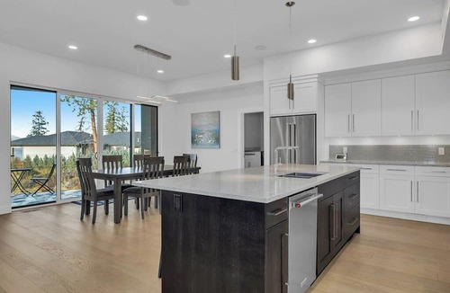 Southwest Mission House | Lakeview mountainside retreat with 3 bedrooms, WiFi in heavenly Kelowna