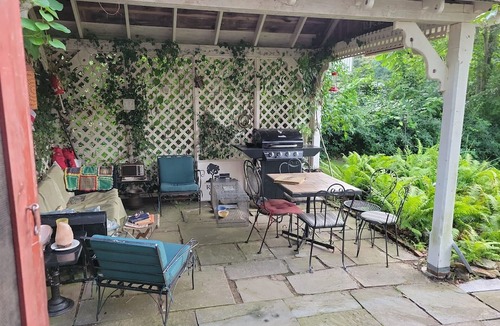 East Haddam Cabin | Cottage on the Moodus Reservoir go back in time enjoy a quite get away .