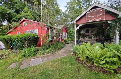 East Haddam Cabin | Cottage on the Moodus Reservoir go back in time enjoy a quite get away .