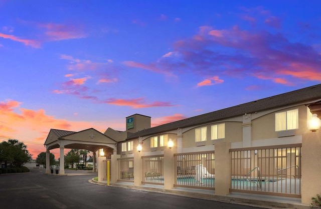Surestay Hotel 